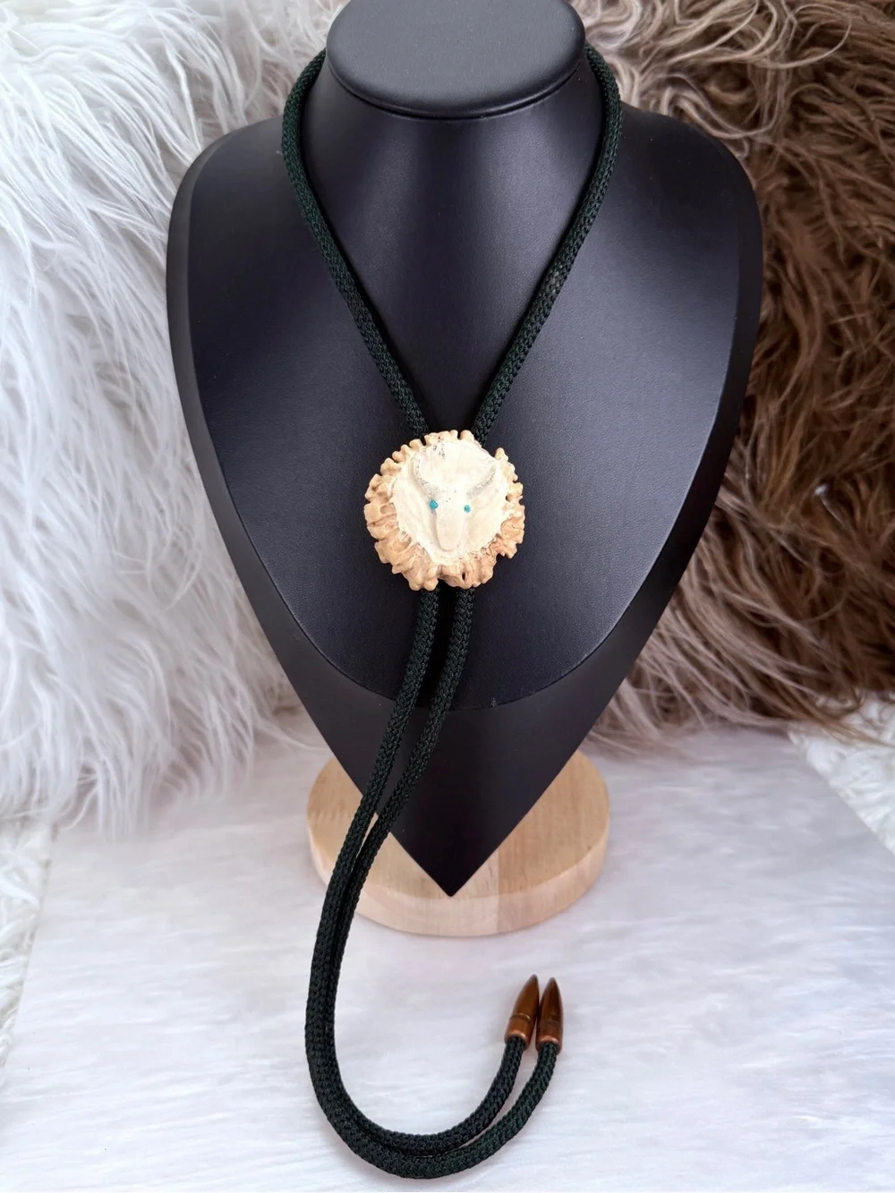 Vintage Carved Antler Bighorn Sheep Bolo Tie Turquoise Blue Eyes Western